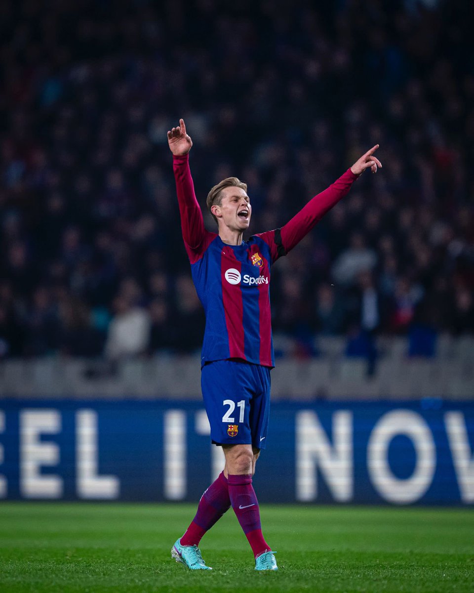 A yellow card away from suspension and having being cleared on Matchday to face PSG, Frenkie De Jong came back to disgruntled rants and criticism on his performance even though he lacked match fitness. A mini thread ✍️🧵 @RealTwist12