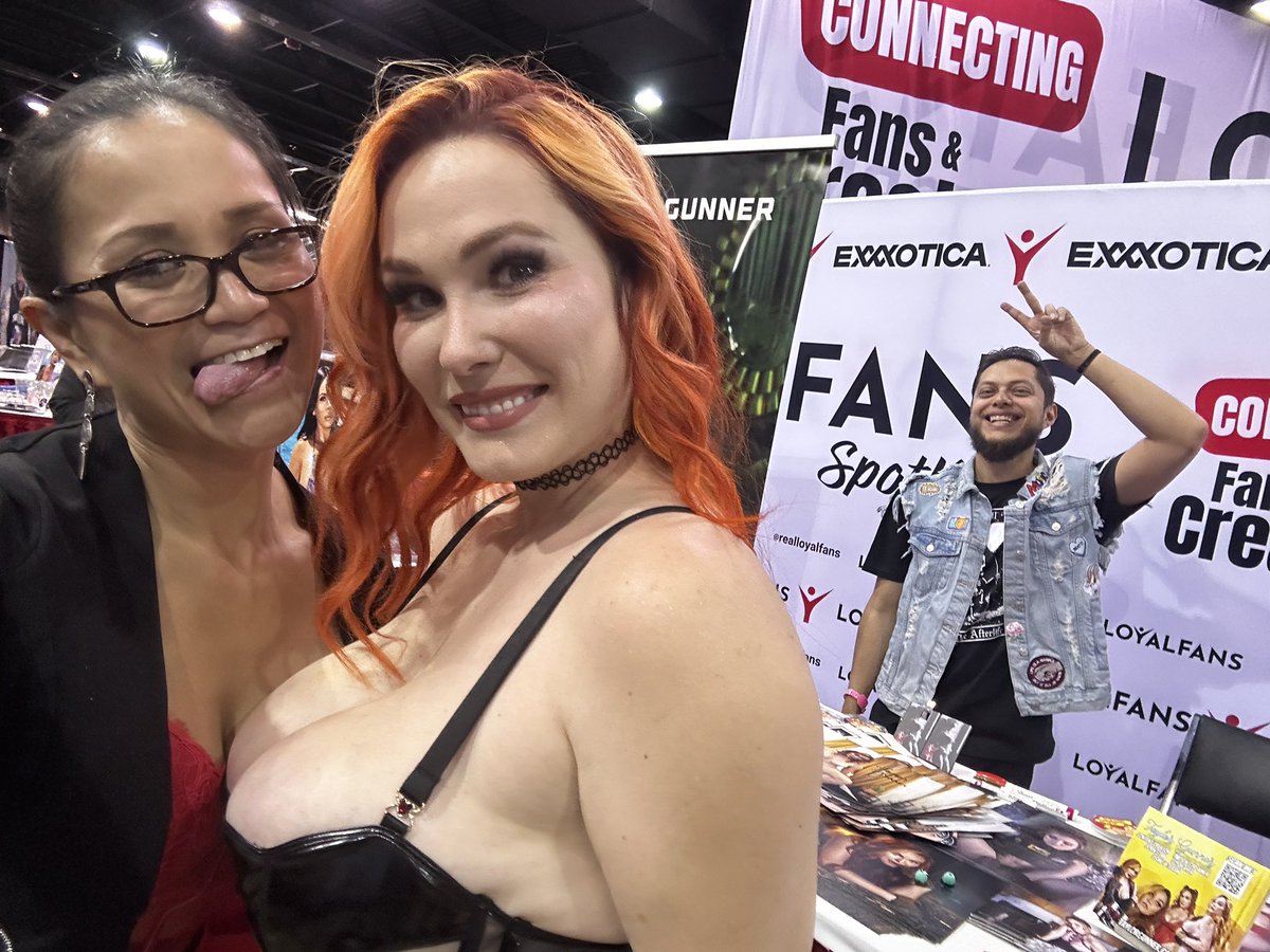 Come visit our beautiful friend @ItsTaylorGunner Booth She will be at the Loyal Fans Booth @exxxotica Chicago And oh yeah check out @ItsRobertGunner showing some fun love 💕 in the background We love this power couple . Xoxo 😘