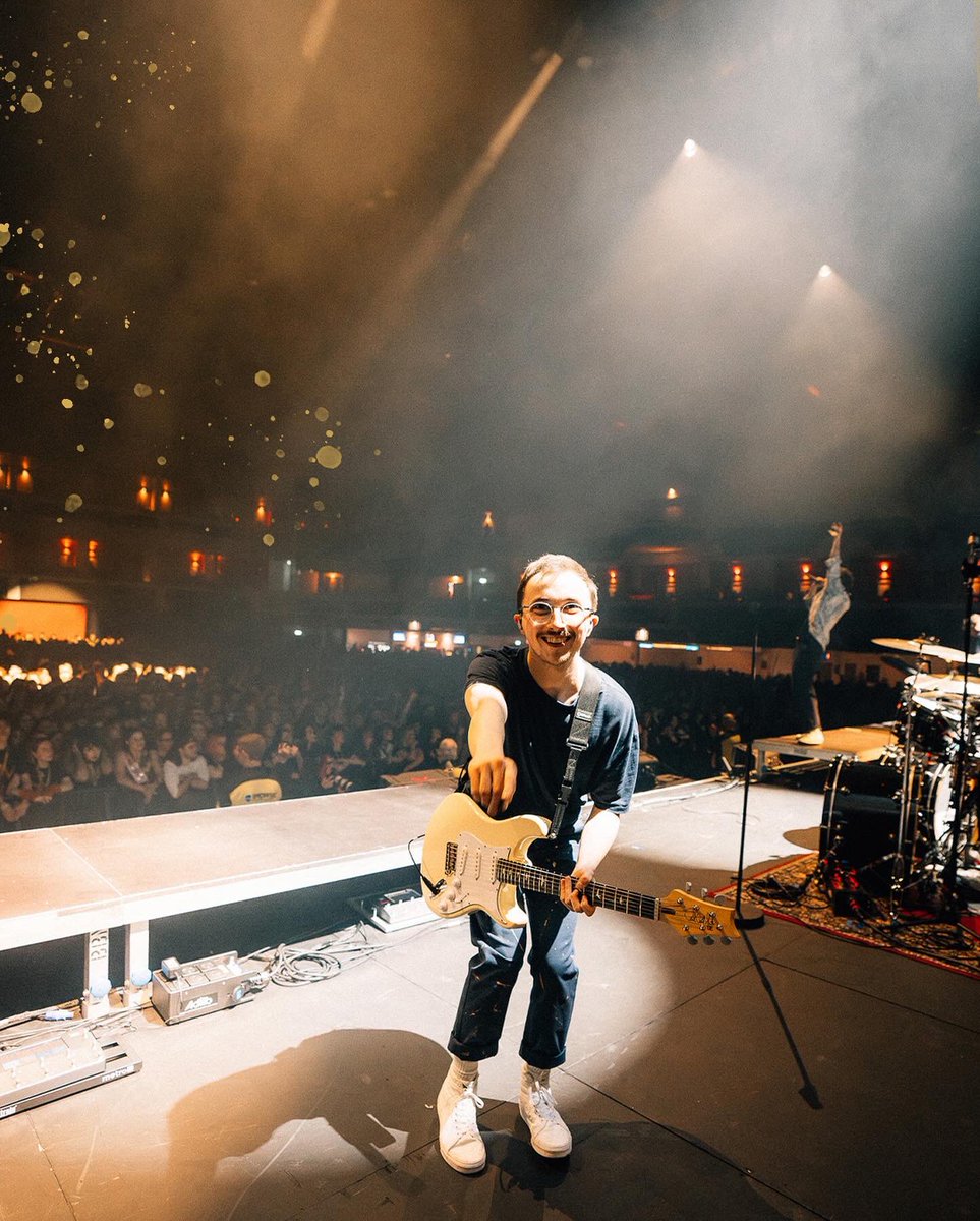 Holding Absence tweet media