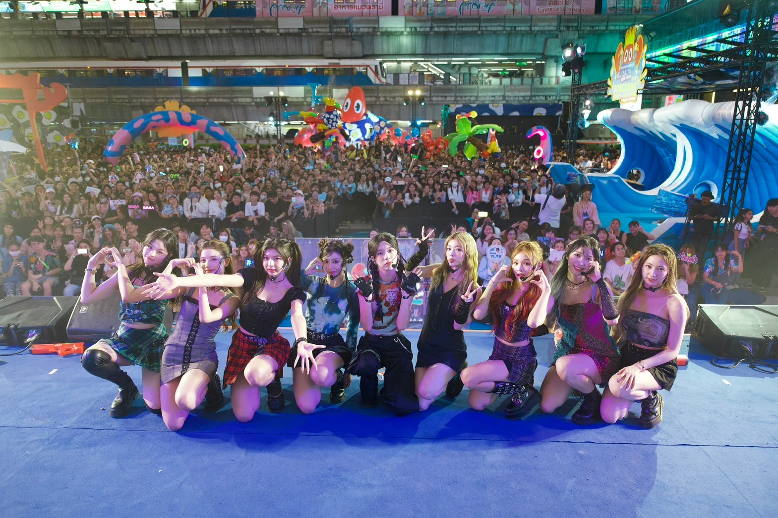 GLC6Re_XEAA8tIy?format=jpg&name=large