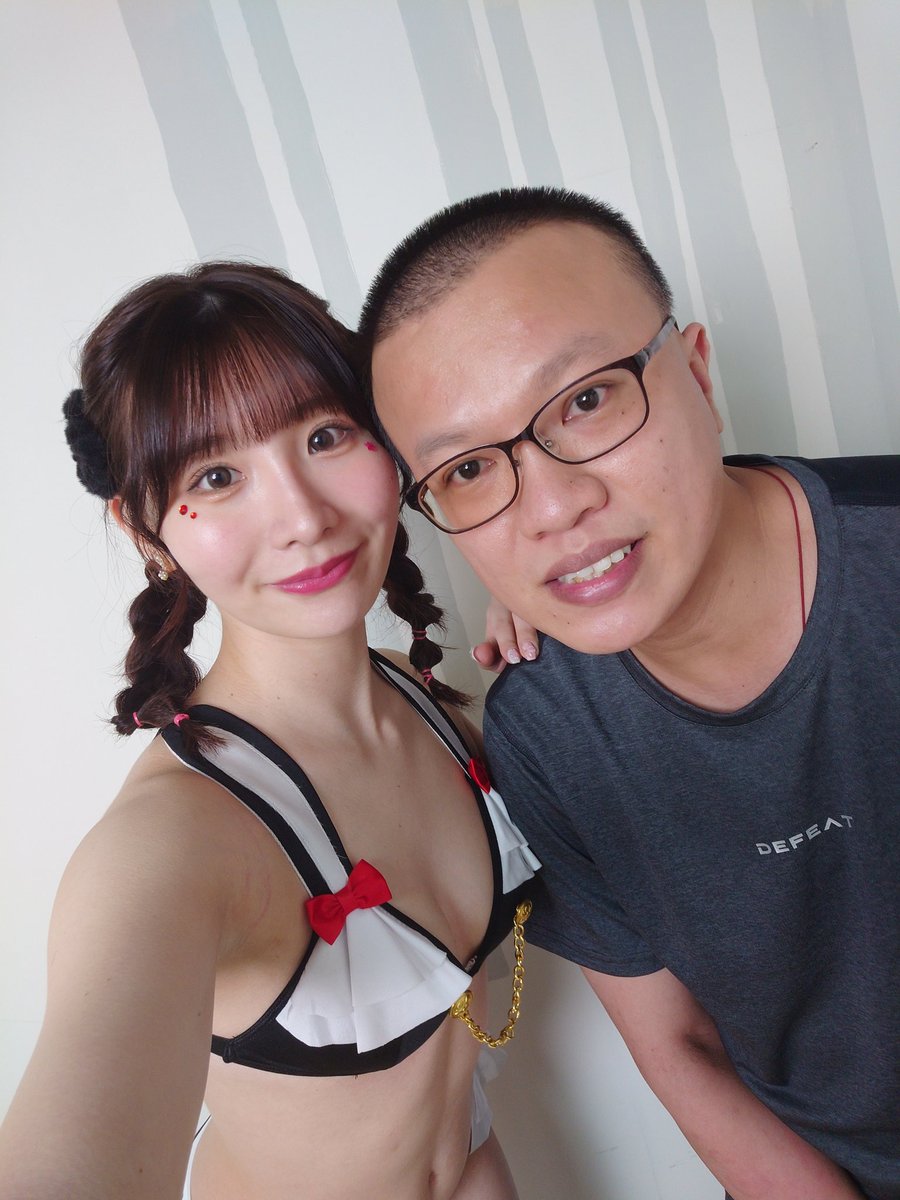 第一次入坑（個人女優見面會）就上手
感謝大會 @qoohebe 邀請到 @nia_you_  @iamnianearyou
 來。真的溝通無障礙。
（註：可惜 推特 無法放這麼多照片（誤） https://t.co/xGH6DpMrIV