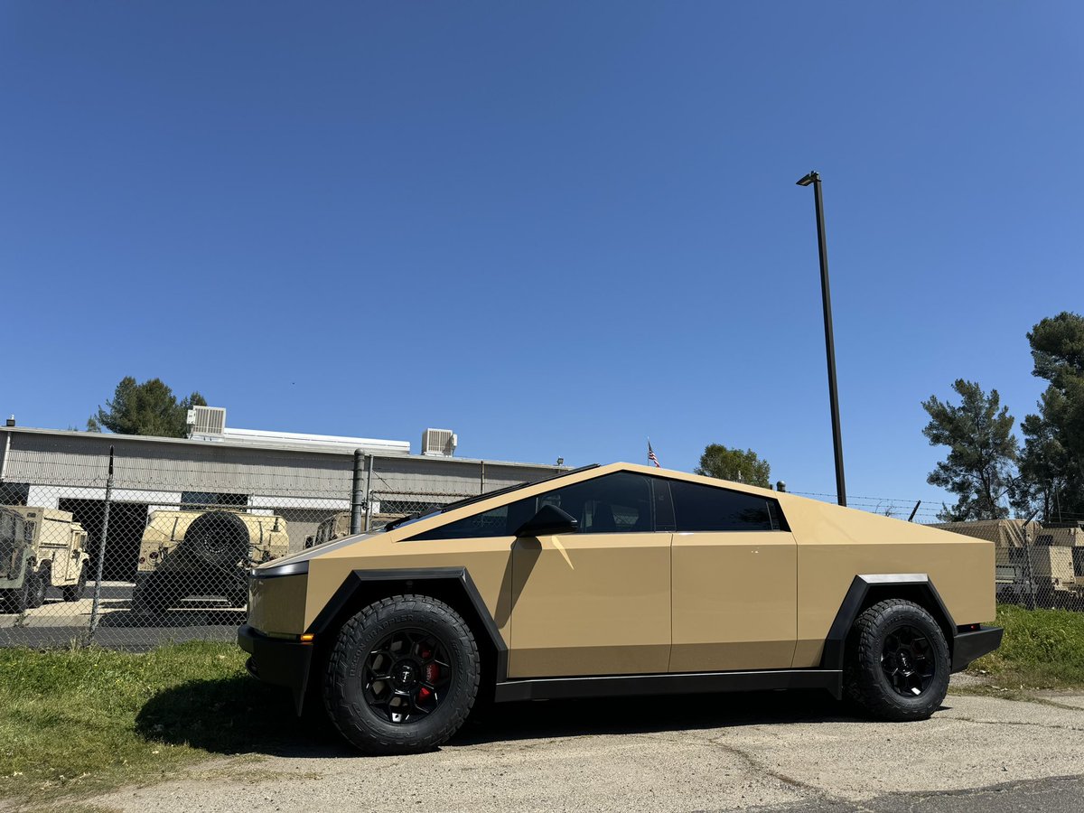 TSportline's tweet photo. Cyber Sand 🙌🏻 #Cybertruck gets our DIY wrap kit in @inozetek SuperGloss Sand 🇺🇸📐 with 18” CT7 forged wheels 👌🏻 #TSportline https://t.co/vLi6ydv2uX