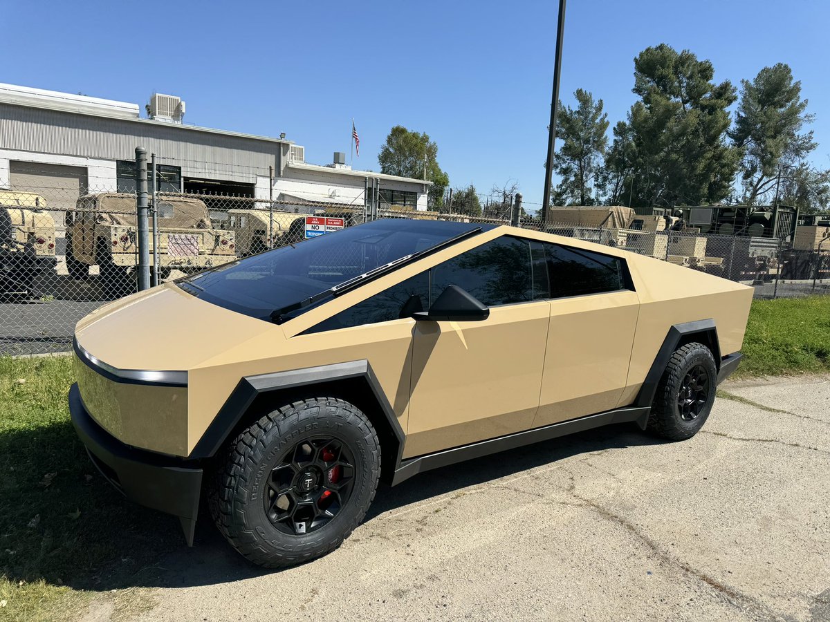TSportline's tweet photo. Cyber Sand 🙌🏻 #Cybertruck gets our DIY wrap kit in @inozetek SuperGloss Sand 🇺🇸📐 with 18” CT7 forged wheels 👌🏻 #TSportline https://t.co/vLi6ydv2uX