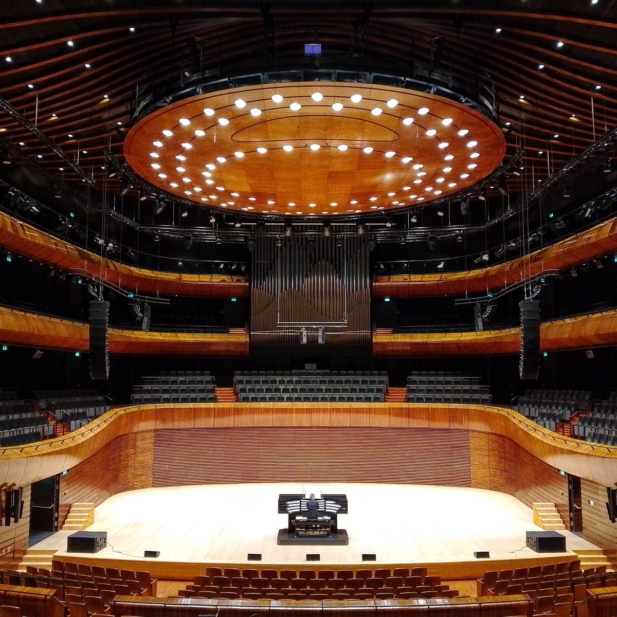 We are in Katowice, Poland at the amazing NOSPR Concert Hall! Jonathan is having a great time getting to know the huge Skrabl pipe organ with 167 stop tabs, 5 manuals + pedals, and ... Xylophone & BELLS!!! His concert is tomorrow (Sunday 14 April 2024 12.00)!!! @NOSPR_official