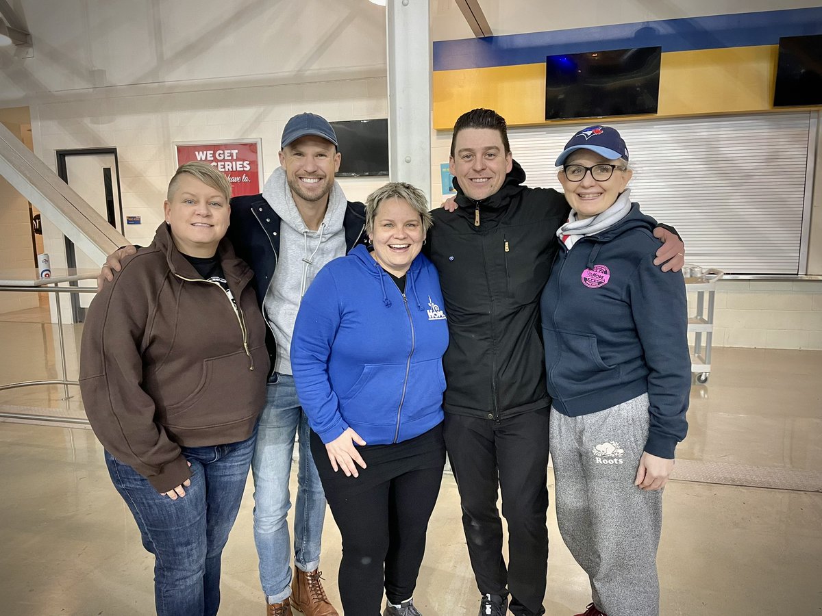 A great time last night at @grandslamcurl , cheering on teams and bumping into friends.

#gsoc #torontocurling #curling #tohopecurling