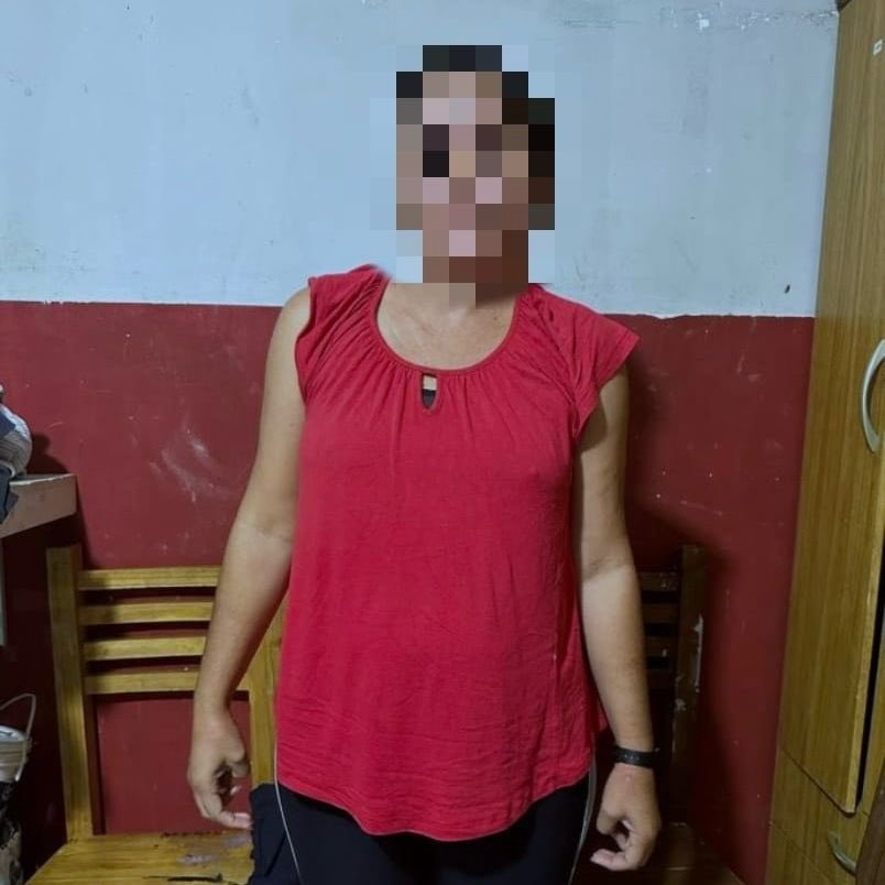 PatoBullrich's tweet photo. Retuvimos al líder y a 3 miembros del Ejercito del Pueblo Paraguayo, una organización guerrillera vinculada a ataques terroristas, secuestros, homicidios y al narcotráfico. El  kirchnerismo les había dado asilo, por eso comenzará el proceso para su extradición, porque no cumplen las condiciones para ser refugiados.

Tienen alerta roja de Interpol y por eso se les debe retirar el refugio, encubrimiento kirchnerista.
  
Usaron nuestro país para criar a sus hijos y luego sumarlos a las filas del EPP en Paraguay. Incurrieron en decenas de delitos, entre ellos, secuestros, asesinatos, narcotráfico y la trata de niños para usarlos de guerrilleros.

El operativo se realizó en conjunto entre PFA, Policía Nacional de Paraguay y nuestros Ministerios y Cancillerías 🇦🇷🇵🇾.

Nos vamos a ocupar de extraditarlos a Paraguay para que rindan cuentas de sus delitos.