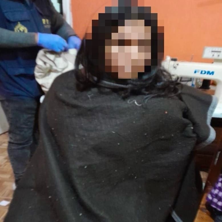 PatoBullrich's tweet photo. Retuvimos al líder y a 3 miembros del Ejercito del Pueblo Paraguayo, una organización guerrillera vinculada a ataques terroristas, secuestros, homicidios y al narcotráfico. El  kirchnerismo les había dado asilo, por eso comenzará el proceso para su extradición, porque no cumplen las condiciones para ser refugiados.

Tienen alerta roja de Interpol y por eso se les debe retirar el refugio, encubrimiento kirchnerista.
  
Usaron nuestro país para criar a sus hijos y luego sumarlos a las filas del EPP en Paraguay. Incurrieron en decenas de delitos, entre ellos, secuestros, asesinatos, narcotráfico y la trata de niños para usarlos de guerrilleros.

El operativo se realizó en conjunto entre PFA, Policía Nacional de Paraguay y nuestros Ministerios y Cancillerías 🇦🇷🇵🇾.

Nos vamos a ocupar de extraditarlos a Paraguay para que rindan cuentas de sus delitos.
