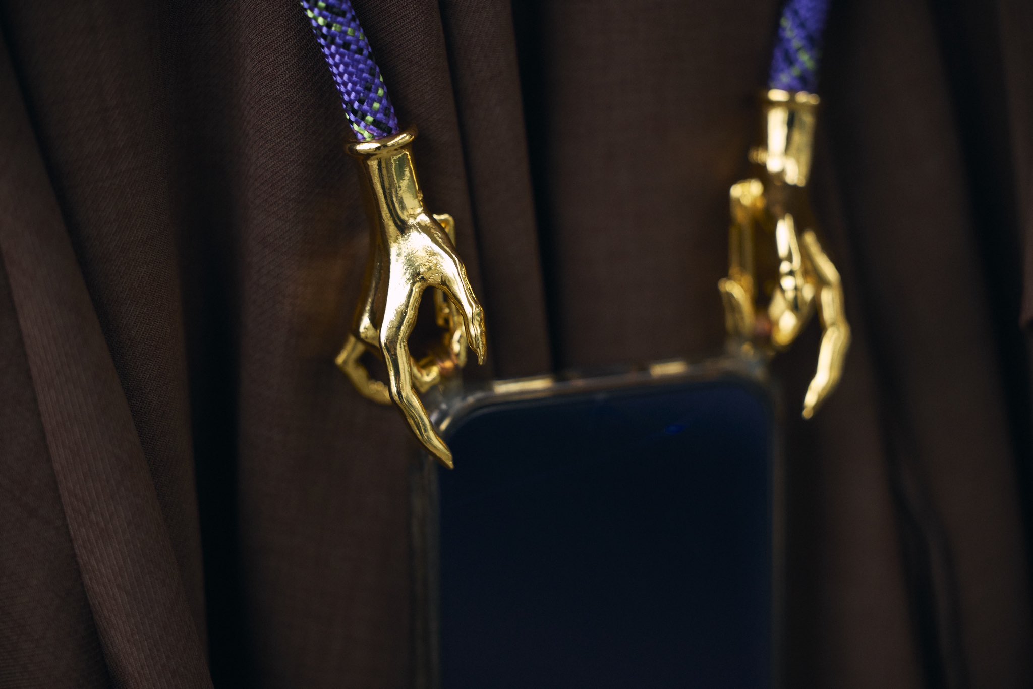 【クリスマス限定特価】惹きずり込まれる運命のスマホストラップblack×gold クリスマス限定特価】惹きずり込まれる運命のスマホストラップ