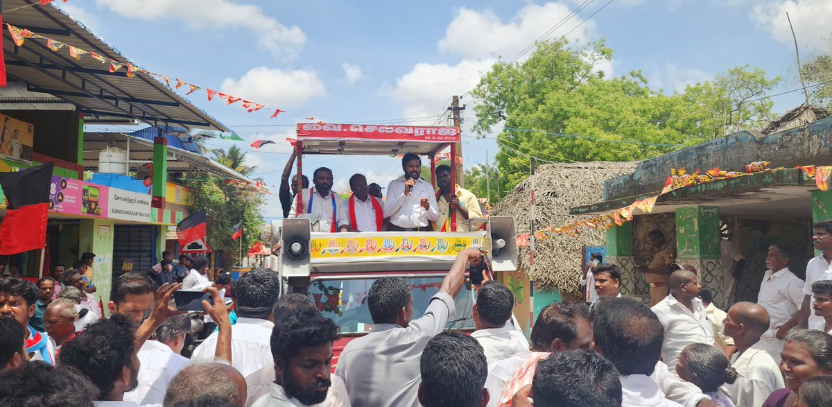 aloor_ShaNavas's tweet photo. #நாகப்பட்டினம் நாடாளுமன்ற தொகுதியில் இந்திய கம்யூனிஸ்ட் கட்சி சார்பில் போட்டியிடும் வெற்றி வேட்பாளர் வை.செல்வராஜ் அவர்களை ஆதரித்து பரப்புரை களத்தில்..

வெற்றி சின்னம் கதிர் அரிவாள்!
#ParliamentElection2024 #DMKAlliance #INDIAAlliance #Elections2024 #விசிக
#VCK #ParliamentElection https://t.co/e8JSNhhZ5I