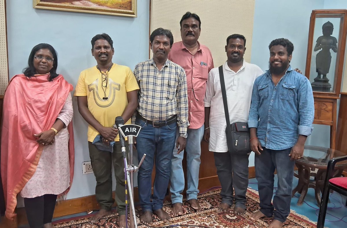 airpondy's tweet image. On 14.4.2024 - Sunday @ 5:00 PM தமிழ் புத்தாண்டு சிறப்பு நிகழ்ச்சியை ஒட்டி
" மண் மணக்கும் கிராமிய தென்றல் நிகழ்ச்சி "
நிகழ்ச்சியினை ஆகாஷ்வாணி புதுச்சேரியின் 102.8 FM ரெயின்போவில் கேட்டு மகிழலாம். #தமிழ்ப்புத்தாண்டு #SpecialProgramme #rainbowfm102.8 #AkashvaniPuducherry #airpondy