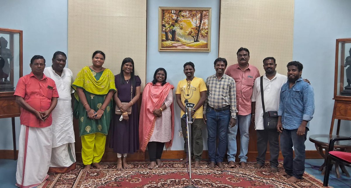 airpondy's tweet image. On 14.4.2024 - Sunday @ 5:00 PM தமிழ் புத்தாண்டு சிறப்பு நிகழ்ச்சியை ஒட்டி
" மண் மணக்கும் கிராமிய தென்றல் நிகழ்ச்சி "
நிகழ்ச்சியினை ஆகாஷ்வாணி புதுச்சேரியின் 102.8 FM ரெயின்போவில் கேட்டு மகிழலாம். #தமிழ்ப்புத்தாண்டு #SpecialProgramme #rainbowfm102.8 #AkashvaniPuducherry #airpondy