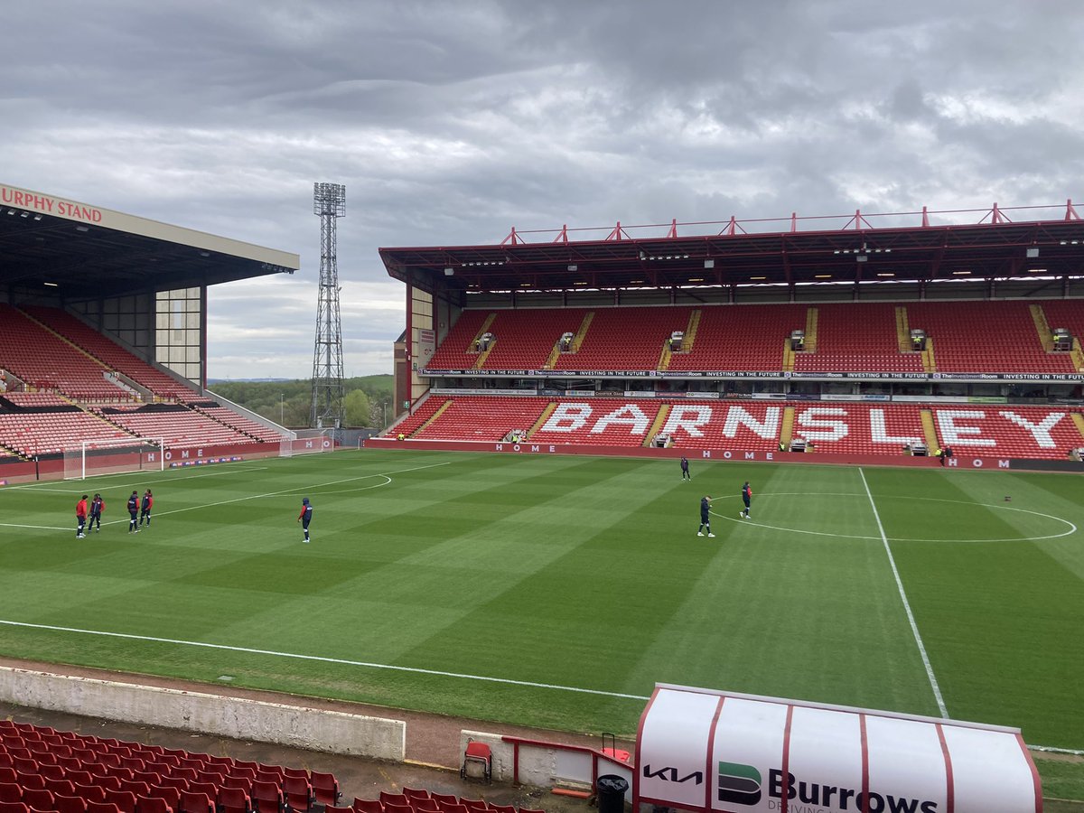 Part 1 of an unusual sporting double this weekend. @ReadingFC would love a win here in Barnsley to secure League One status today. Full coverage on @BBCBerkshire from 2.