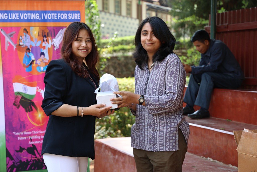 St Edmunds College Shillong join forces in yet another SVEEP Open Mic Voters Awareness Program, organised by the District Election Officer as part of its effort to reach out to young voters! @ceomeghalaya @SpokespersonECI @ECISVEEP #SVEEP #voterawareness #Elections2024