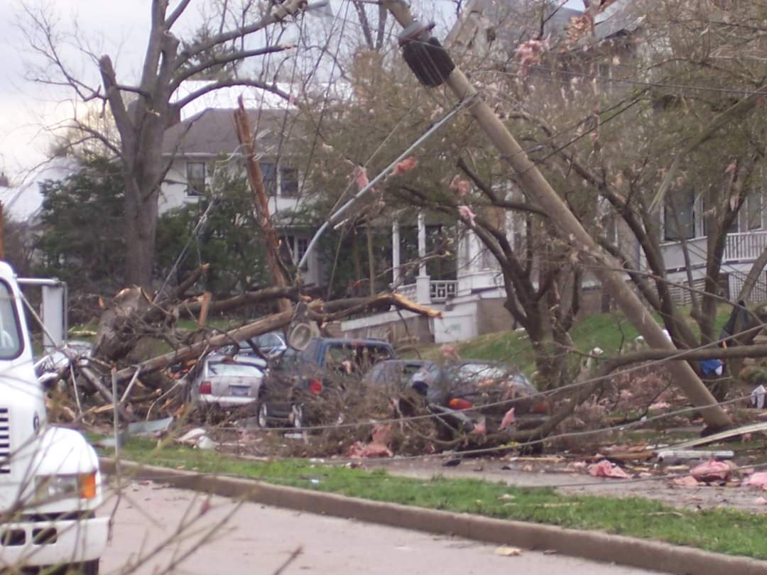 18 years ago this evening, Iowa City had an EF-2 tornado go through downtown. #IAwx