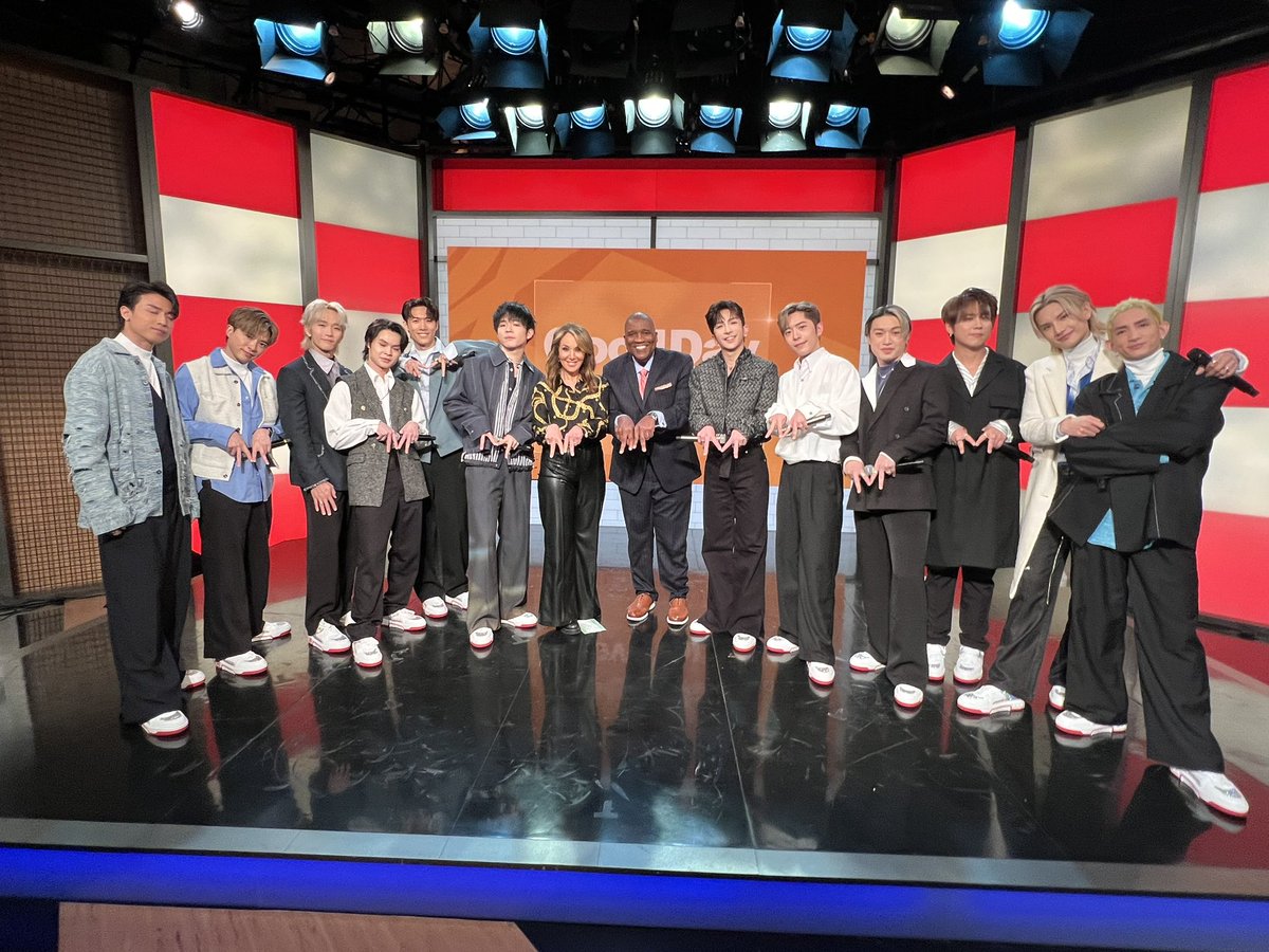 Thank you <a href="/MIRROR_weare/">MIRROR</a> for performing on #gdny