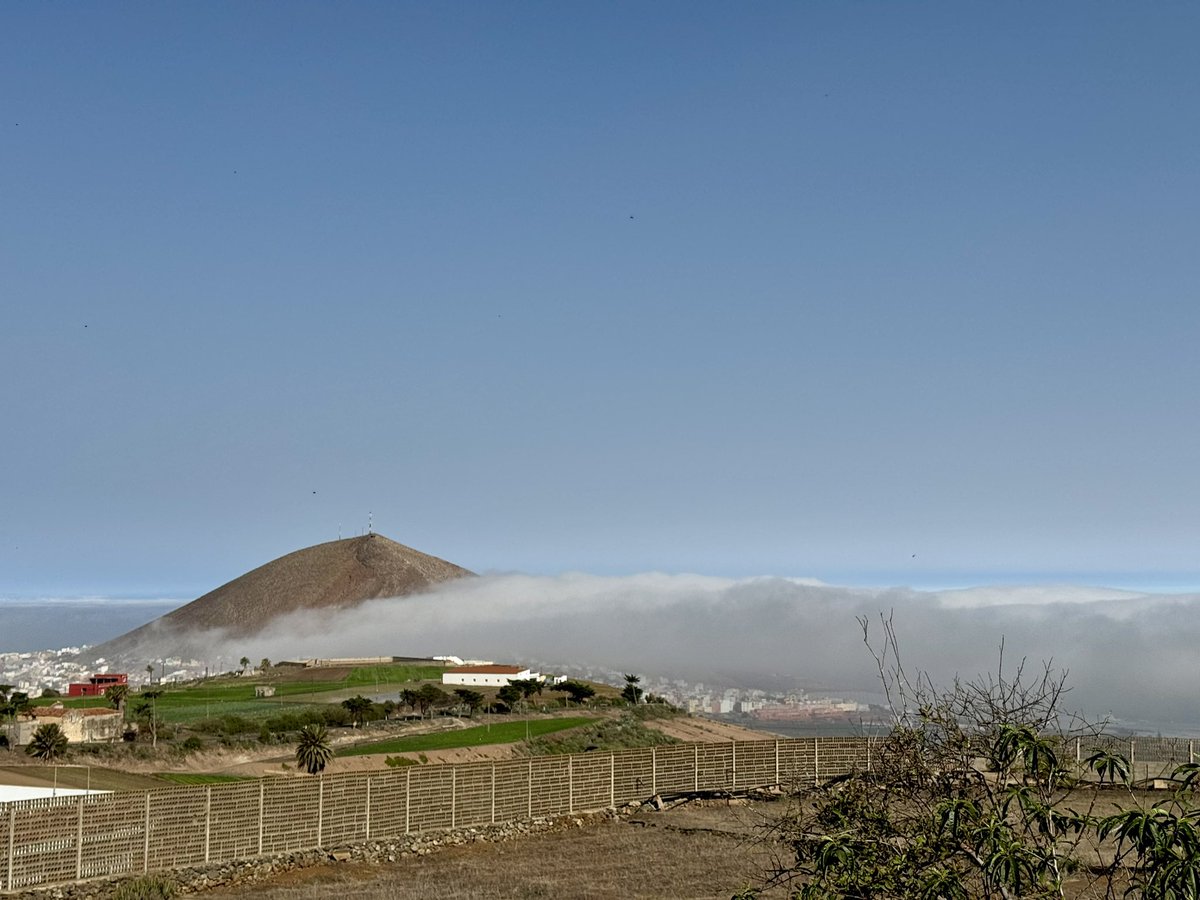 El #tiempo Hace unas horas en el norte de #GranCanaria, bastante calima y la inversión térmica por debajo de los 400 m @_canaryweather @Gus_texeda @CedresEdgar @tenerife_meteo @meteoGCcom @Efemeridesmeteo @AEMET_Canarias @AEMET_Esp