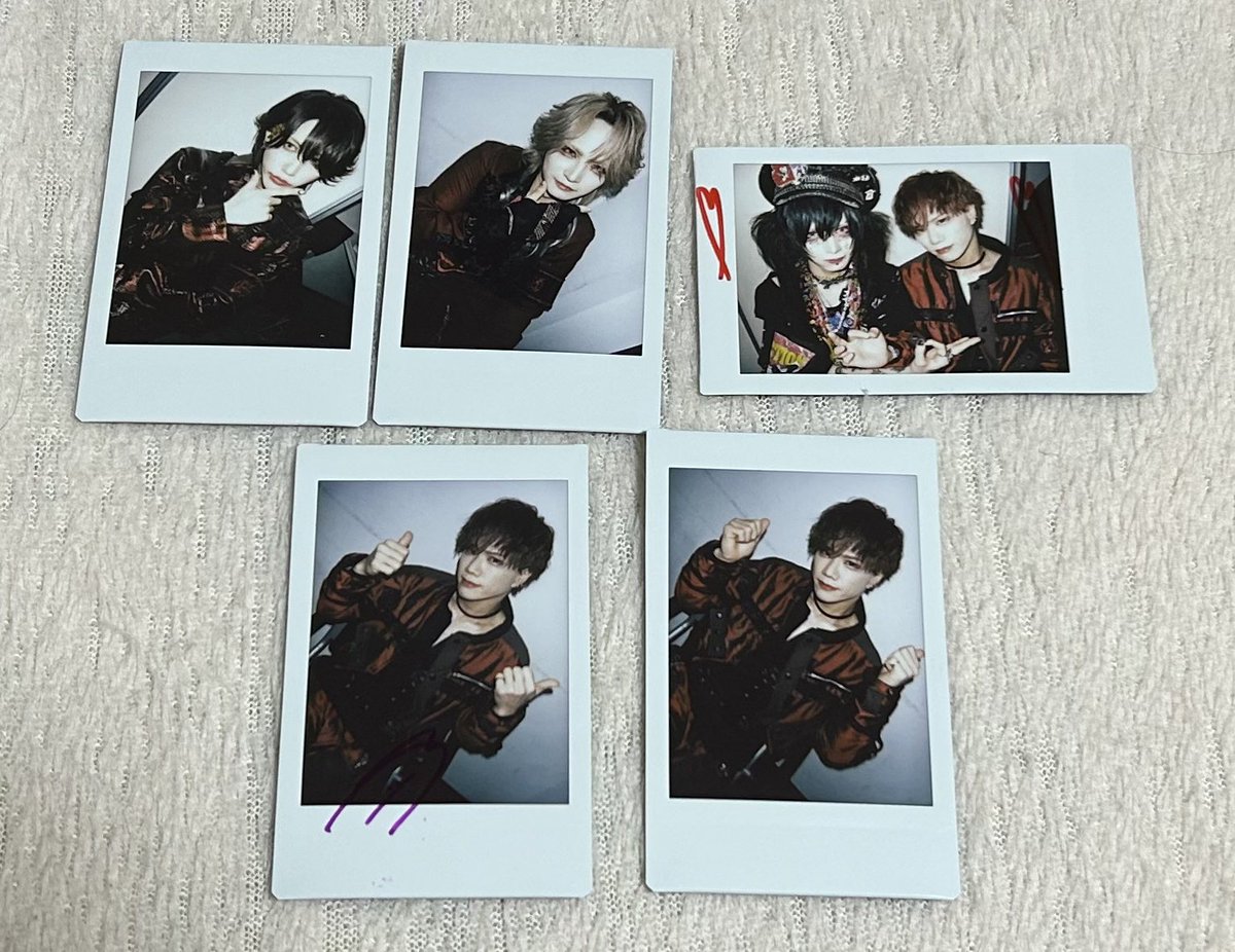 v_32kj's tweet photo. 【お譲りします】
零[Hz]  ZENITH インストアイベント
4/13 リトルハーツ新宿 当日チェキ

譲：TEIKAさん、ROYさん、RYOGAさん、ツーショット(Rioさん RYOGAさん)

求：定価+送料

予定が合えば会場でのお手渡しも可能です。
お気軽にお声掛けください。 https://t.co/mOd5ZB7nkb
