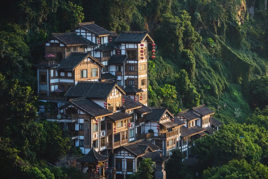 The Stilted Building in Chongqing. 🛳️ 💫  
    
#YangtzeRiver #ChinaTravel #CenturyCruises 🌐 #CruiseLife