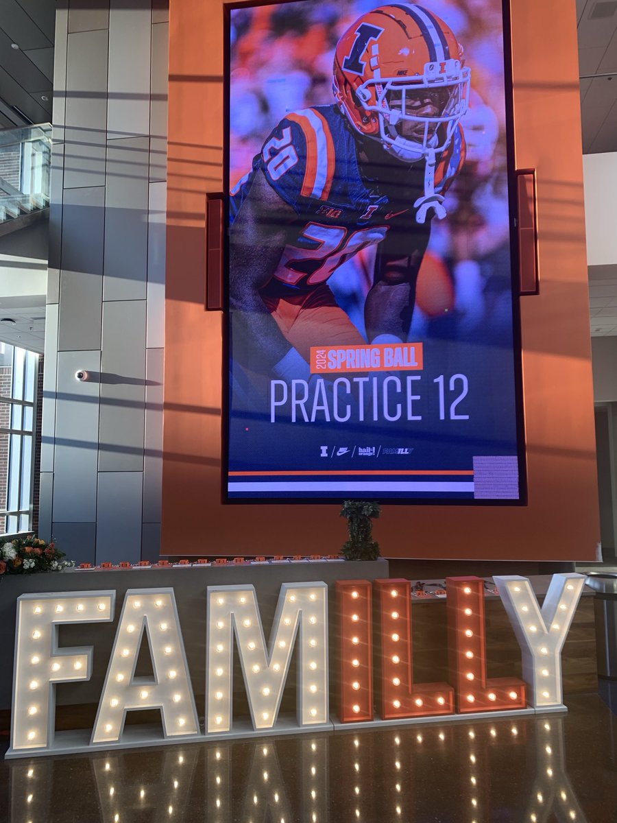 What a story ⁦⁦@D1Tstrain⁩ is writing here at ⁦@IlliniFootball⁩ and the best is yet to come… and please put in your mouthpiece today #famILLy 😇🤷‍♂️😇