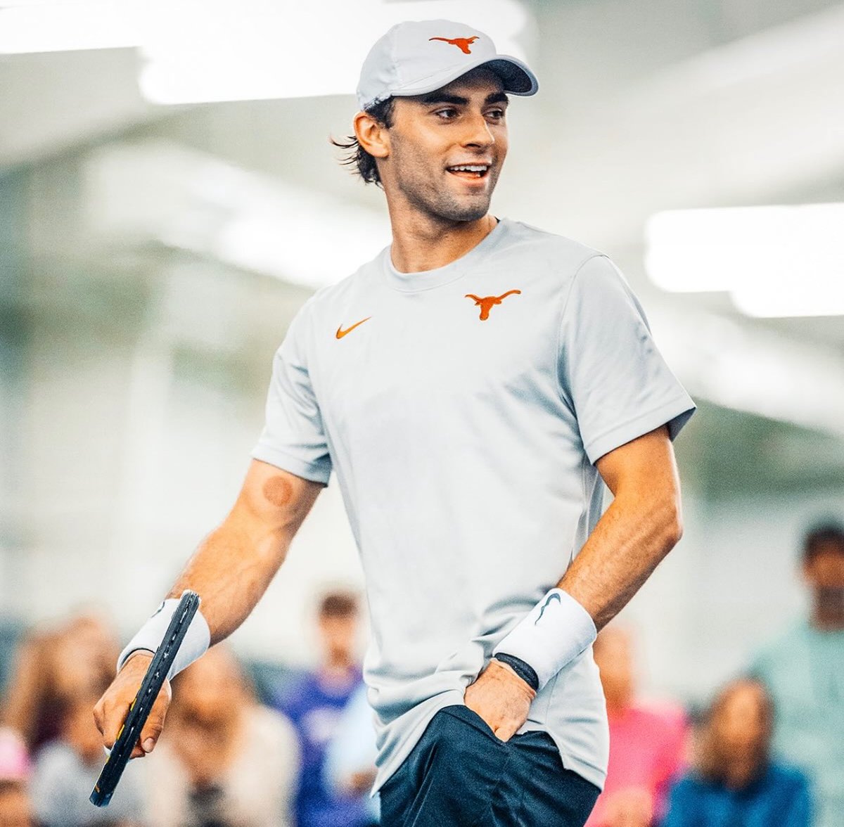 Help cheer on @TexasMTN as they take on Baylor at the Texas Tennis Center at 4 pm today! Can't make it out to watch? Tune in on The Longhorn Network📺 #HookEm