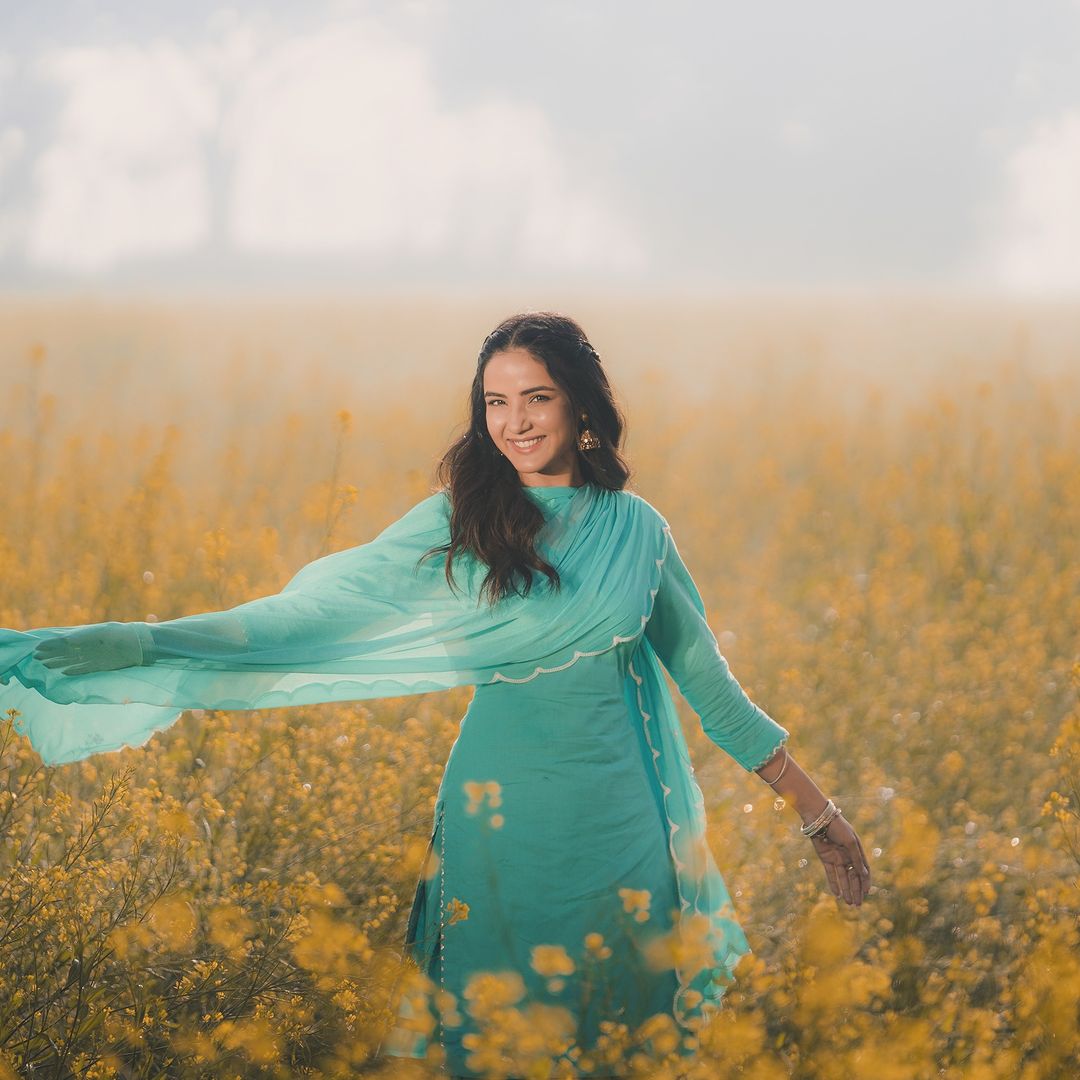 Wishing you all a #HappyBaisakhi from @jasminbhasin and us ✨

#Baisakhi2024 #Baisakhi #BaisakhiFestival #JasminBhasin #trending2024 #JasLy