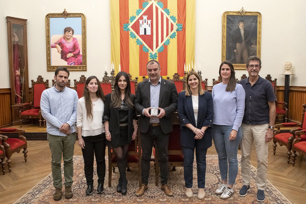 L'alcalde @jordi_ballart, acompanyat de la regidora de Salut, @LauraRivasMore4, van rebre ahir el premi solidari Brains Get Famous en reconeixement de la feina de sensibilització sobre els tumors cerebrals que duu a terme la ciutat de #Terrassa. Moltes gràcies pel guardó!❤️