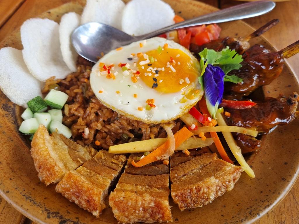 Bernard42001341's tweet photo. Nasi Goreng, Fried Rice
Paella Negra Marinara
#hranajelajf
#Filipini https://t.co/4lhmHu0LV8