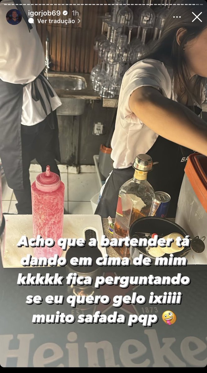 Esse macho PAU NO CU IGOR JOB veio no meu trabalho, eu servi um drink e ele inventou essa fic RIDÍCULA PQ É UM PAU MOLE QUE RODOU A NOITE INTEIRA ATRÁS DE MULHER, SAIU SEM NADA E VEIO POSTAR ESSA MERDA!Foi tão covarde q só postou quando foi embora, pq ia levar um murro na cara!