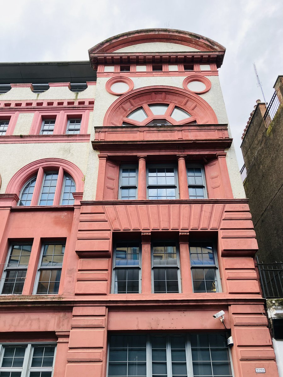 The Orient building, McPhater & Dunblane St, Cowcaddens, Glasgow. ‘A’ listed. Designed by William James Anderson in 1895. Iron frame with unreinforced concrete infill warehouse in Italianate style. Painted render walling. Became a boarding house, now flats. #glasgow #cowcaddens