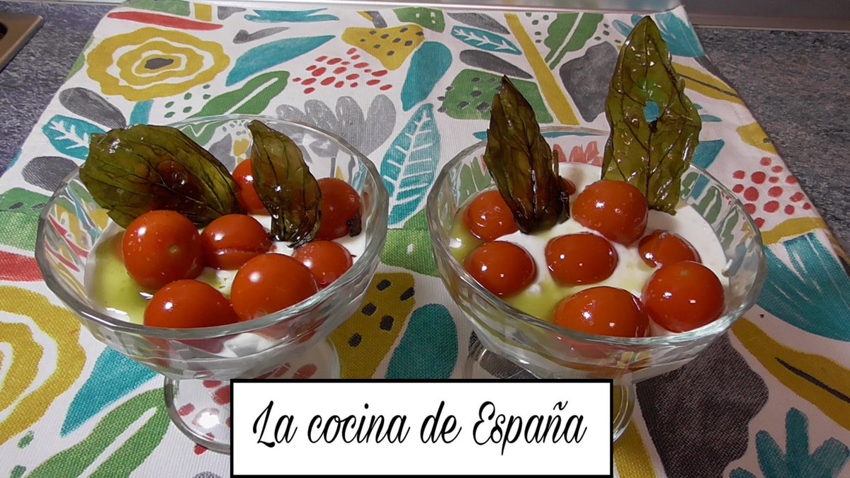Hola amig@s.  Os deseo un feliz Sábado. 
Aquí os dejo el LINK: youtu.be/arsKm14d3z0?si…
 De la #receta de Ensalada Caprese con Tomates Cherry. #lacocinadeespaña #ensalada #ensaladacaprese #tomatecherry #ensaladasfrescas
