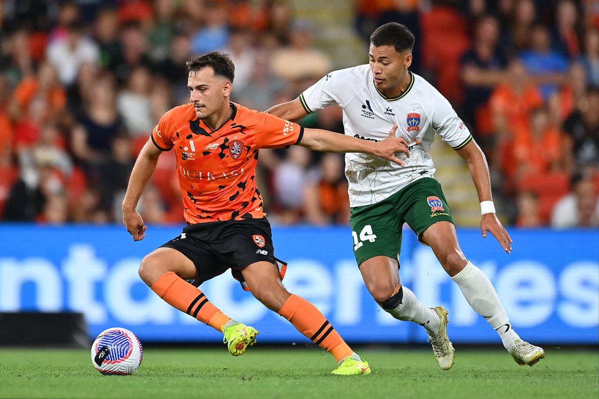 46' | We're underway in the second half. Come on lads 👊 #BRIvNEW | 🟠 0-0 ✈️