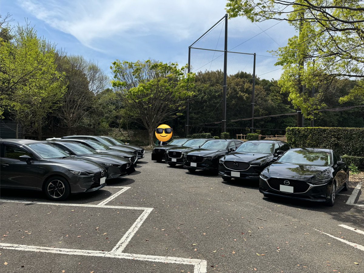 ChannnelShow's tweet photo. 濃色車限定オフ会楽しかったー！
花粉に負けず皆さん車ピカピカでした✨

オフ会は年齢、性別問わず共通の趣味で盛り上がれるので楽しいですね♪

CX-60のブラック2台は迫力ヤバすぎました😆

#オフ会 
#MAZDA
#おいでよちくわさん https://t.co/c9H9gkkVKi