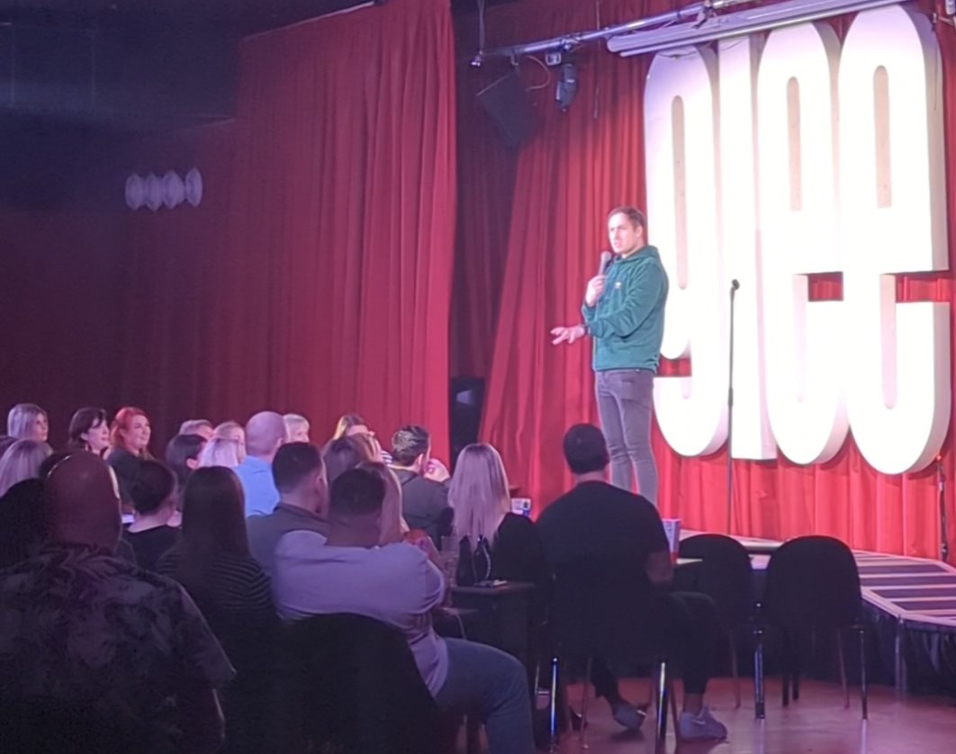 I had a lot of fun last night at @GleeClubCardiff Getting to perform stand-up at a major club in another country is such a treat 🙌🏼