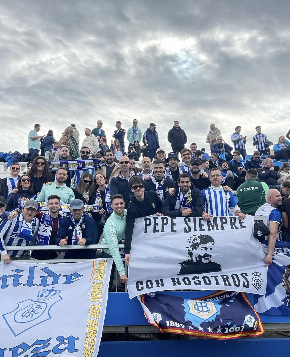 somoslacanoa's tweet photo. Aunque sabemos que no te gusta ser el protagonista, debes admitir que ha quedado chulísimo y que va a quedar genial colgado en tu palco de allí arriba.

Podemos decir orgullosos que esta gran familia de la Canoa no existiría si no hubiese sido por ti💙🤍

Serás eterno amigo💫 https://t.co/XI9MgADY5b