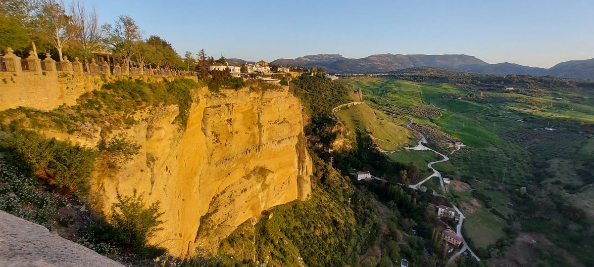 asdeaakela's tweet photo. En la tarde de ayer dio comienzo un encuentro de miembros de AISG ANDALUCÍA, organizado por las Guildas de senderismo para visitar Ronda y caminar por la Sierra de las Nieves.
Esta actividad se enmarca dentro del programa elaborado por la Vocalía de Proyectos y Actividades. https://t.co/bJoEKfJDlr