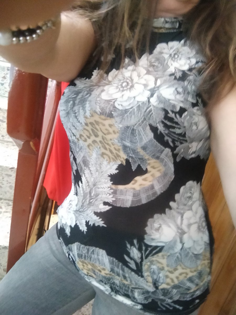 Il mio  omaggio a R.Cavalli
Top vintage 
Grazie Roberto mi hai reso più femminile 💙
Rip