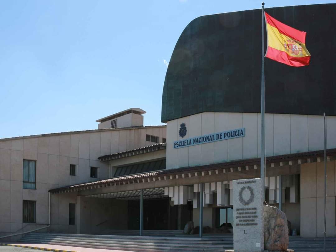 𝗣𝗲𝗿𝘀𝗶𝗴𝘂𝗶𝗲𝗻𝗱𝗼 𝗨𝗻 𝗦𝘂𝗲ñ𝗼 💙🚔🇪🇸 tweet media