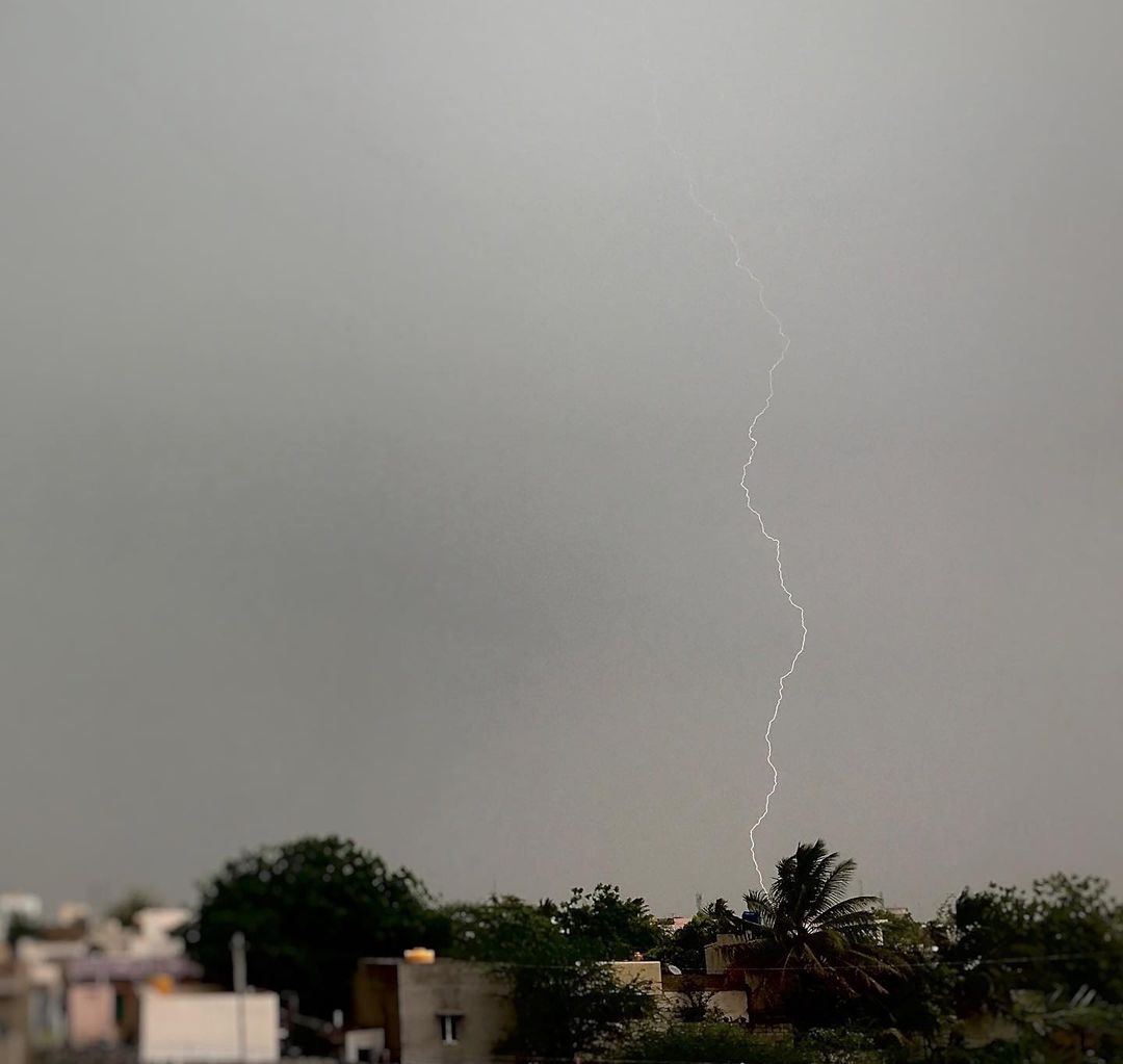 It's raining in Ballari ⛈️☔

#KarnatakaRains