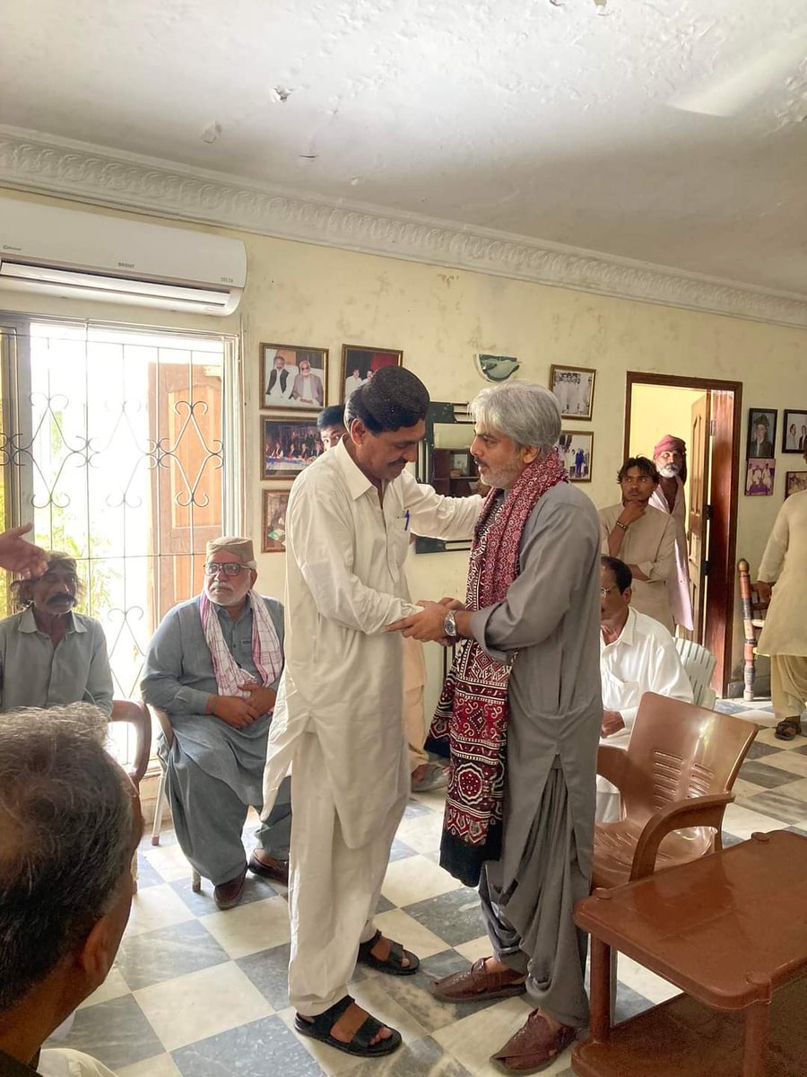 Paryalkatohar's tweet photo. 13/4/24
پی پی ایم پی اے نوابزادہ جام شبیر علی خان اپنے حلقے کے عوام سے مل کر ان کے مسئلے مسائل کو سنتے ہوئے جام ہاؤس جام نواز علی
#ps42
@BBhuttoZardari @FaryalTalpurPk @AseefaBZ @AAliZardari @JamShabbirAli2 https://t.co/oFkza18Smf