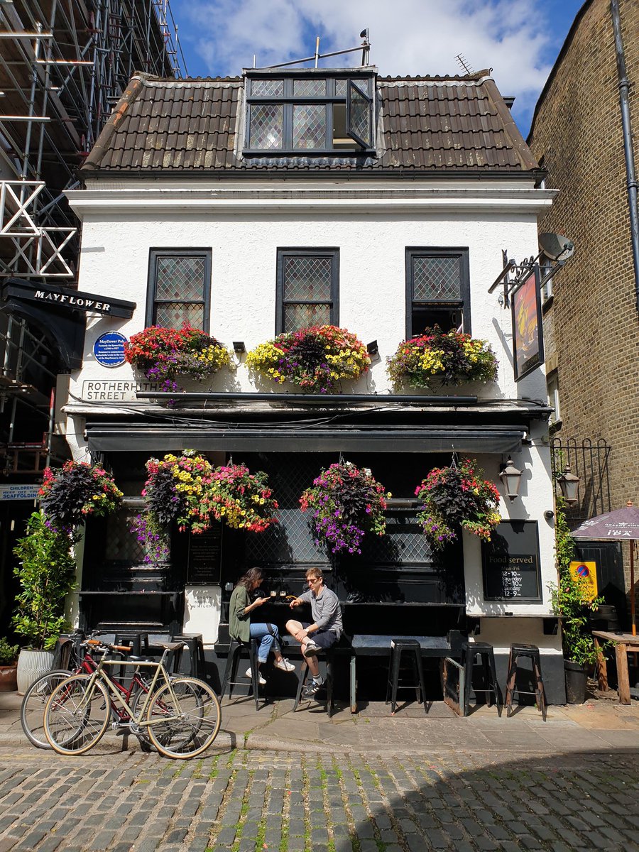 The gentile river breeze, the scent of the Thames, whispered gossip from the Village Green Preservation Society. Pre Wall pint starts here today @MayflowerPub #Rotherhithe #Bermondsey 🍺⚽️