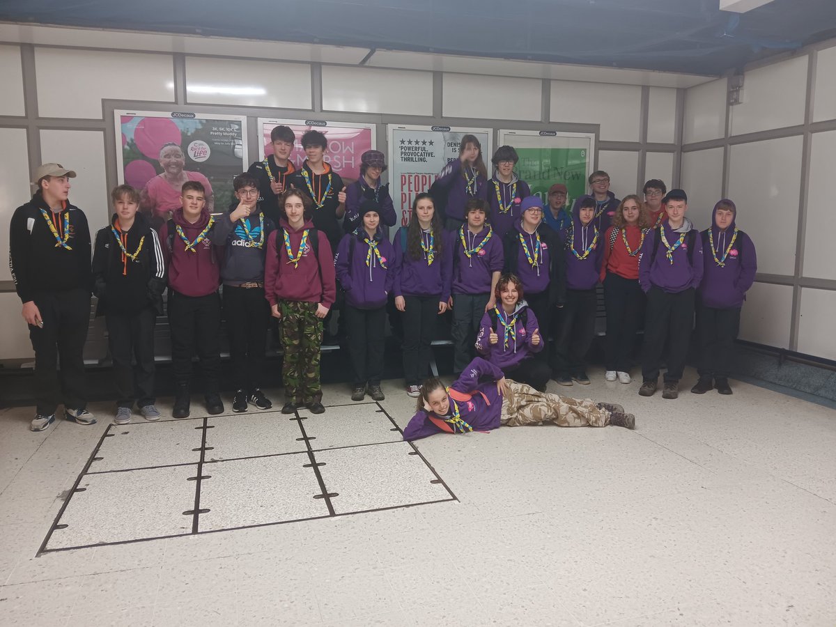 Electra_ESU's tweet photo. Eastbourne District Explorers have arrived at London safe. 
Off to Bounds Green #MR24 @monopoly_run #onanadventure https://t.co/3n86j19Ysj