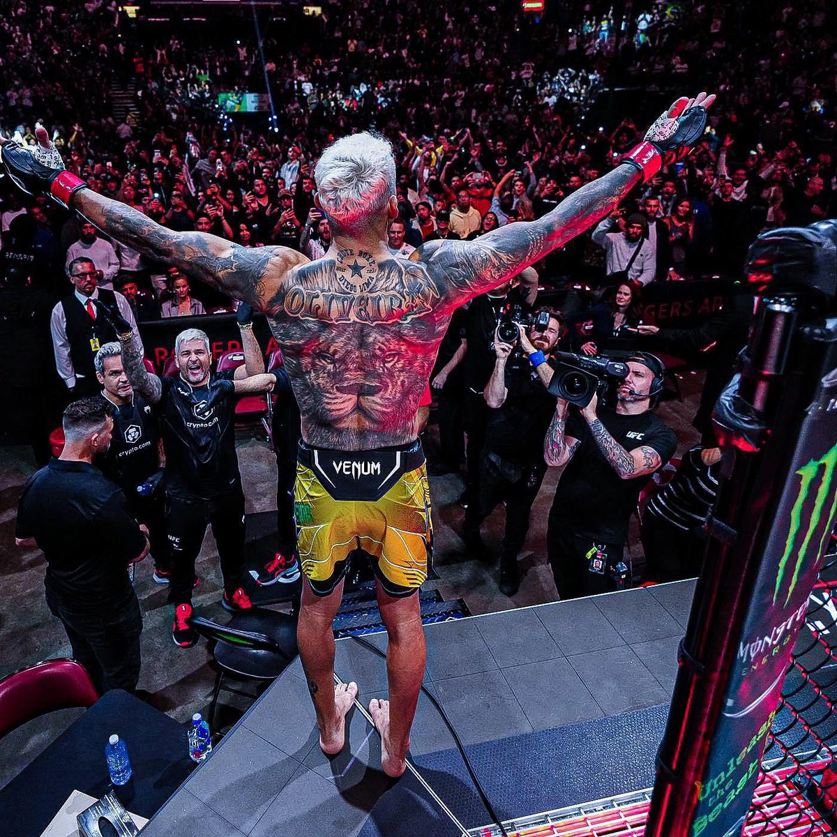 Its fight day keeemon. #UFC300