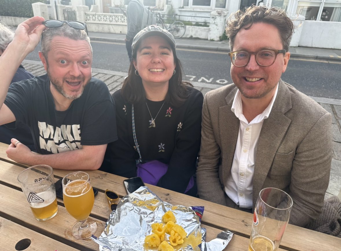 South coast fun! You definitely cannot trust @MrTomGray with crisp combos but you can 100% trust him to get the pints in. @JoshFwd is evidence of this. He’d get my vote if I lived in Brighton. Absolute legend 🌹