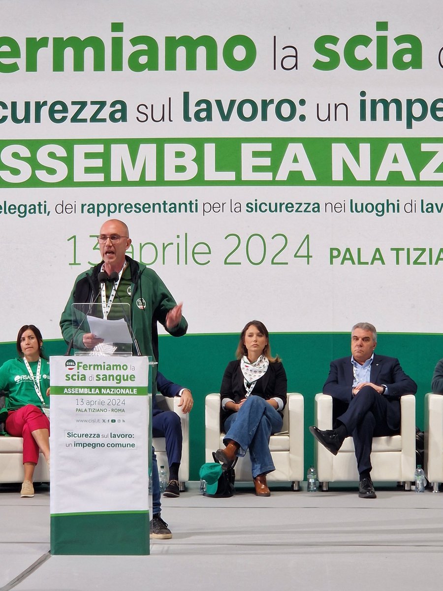 FilcaRoma's tweet photo. La Filca di #Roma presente in massa all'Assemblea nazionale della #Cisl sulla #sicurezzalavoro. Nicola Capobianco, segretario generale: "Massimo impegno della nostra Federazione per garantire la sicurezza nei cantieri del #Giubileo e del #Pnrr". https://t.co/sfX7e3gYwv
