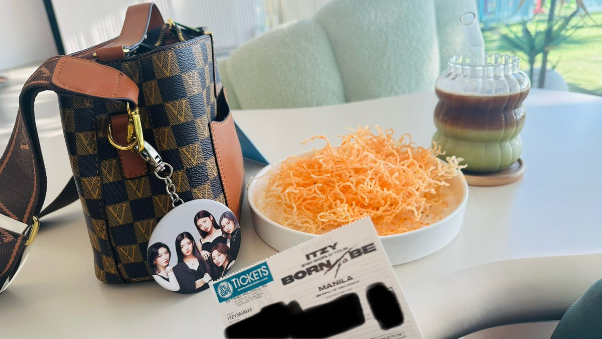 yhejina's tweet photo. Just got my BTB ITZY TIX 
As well as droppin by to the RYUJIN CSE venue for tomorrow.. 

All in us!! https://t.co/YEM2JF4YqT