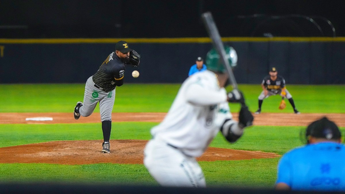 Cesar Valdez en su primera salida dela temporada en México: 5 IP, 3 H, C, 4 K, 0 BB. Ganó el encuentro.