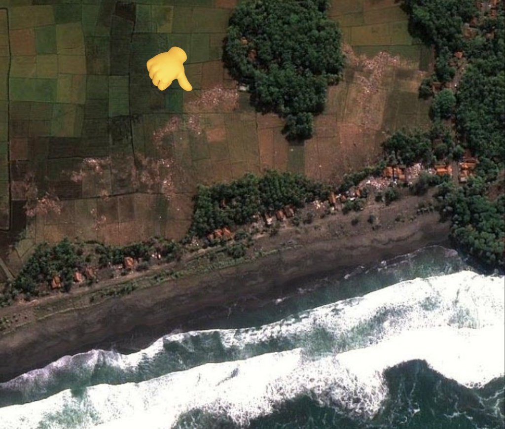 Gempa besar berkekuatan 7.7 di Samudra Hindia 17 Juli 2006, memicu tsunami yang melanda pesisir Jawa. Satelit Ikonos mengabadikan jejak tsunami di sebagian Pantai Pangandaran ini pada 19 Juli 2006.