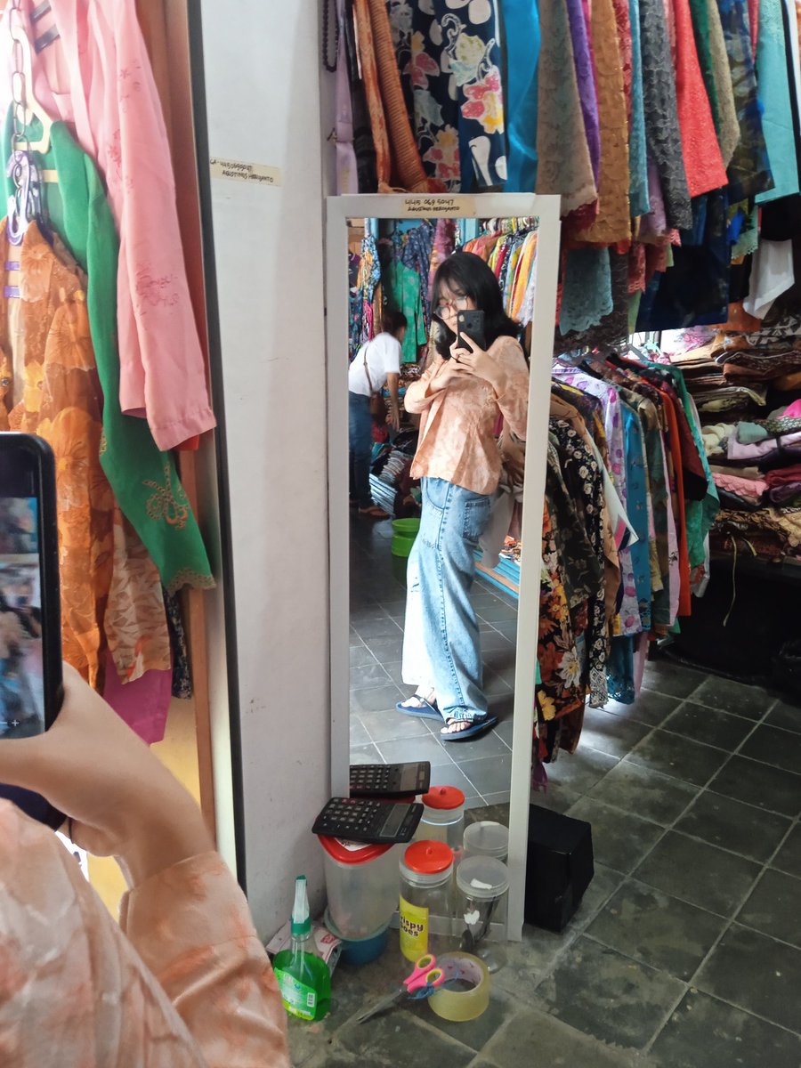 wongAyoe2021's tweet photo. .
.
jika dianggap buruk oleh orang lain,
maka maka jadilah baik untuk dirimu sendiri
- mirror of me ๐๐
#cantikku
#berkebaya
.
. https://t.co/MXgnrnCVyR