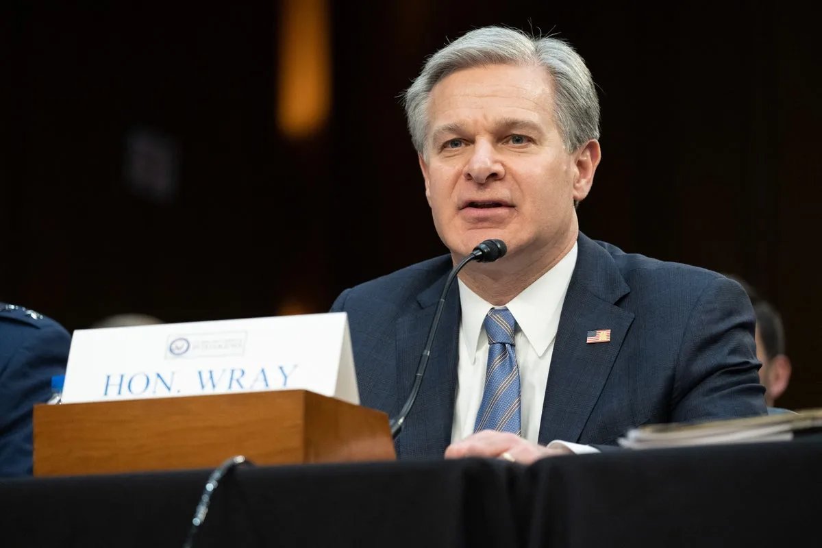 FBI Direktörü Christopher Wray’ın ABD Temsilciler Meclisi Bütçe görüşmesinde ifadesi (12 Nisan) : “Kariyerimde, kamu ve ulusal güvenliğimize yönelik bu kadar çok tehdidin, aynı anda, bu kadar çok arttığı bir dönem görmedim”. Şimdi gel, FBI bütçesini onaylama!