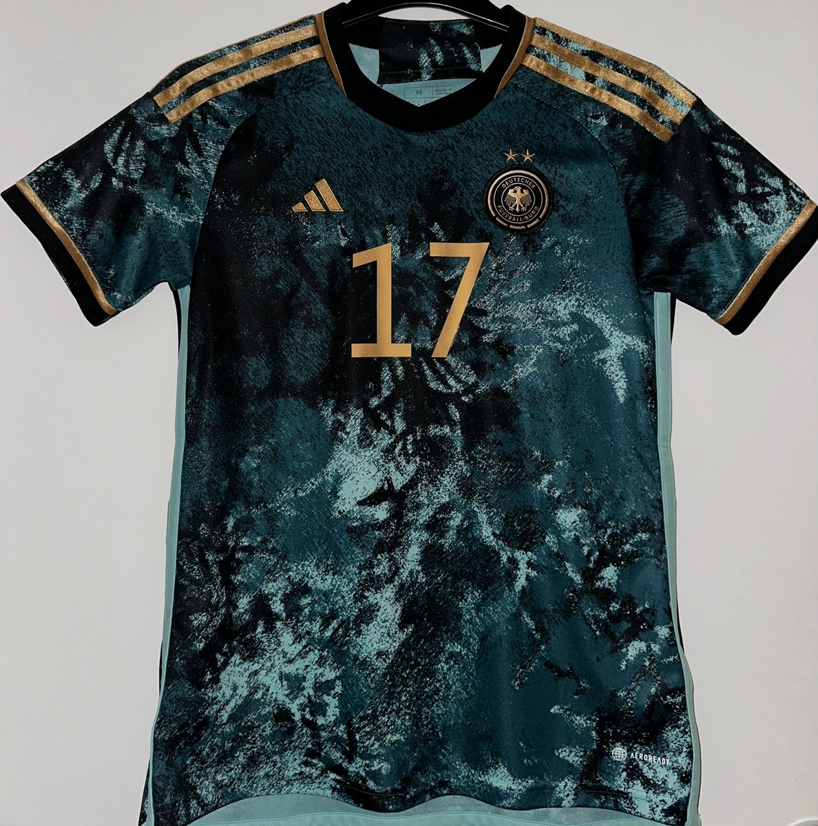 Spam_mit_Sam's tweet photo. Neuer Trikot-Thread lets gooo 
 
Germany away 2023 - Feli Rauch, signed https://t.co/NYeEgqLqsZ